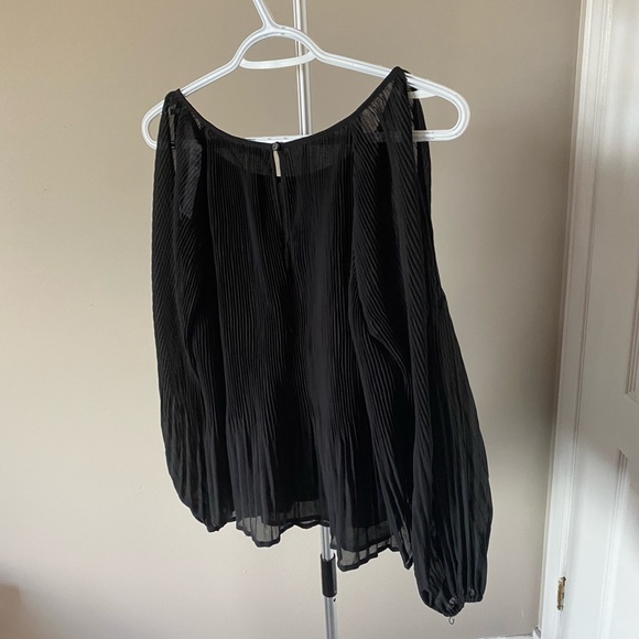 Hollister Pleated blouse - Picture 8 of 9